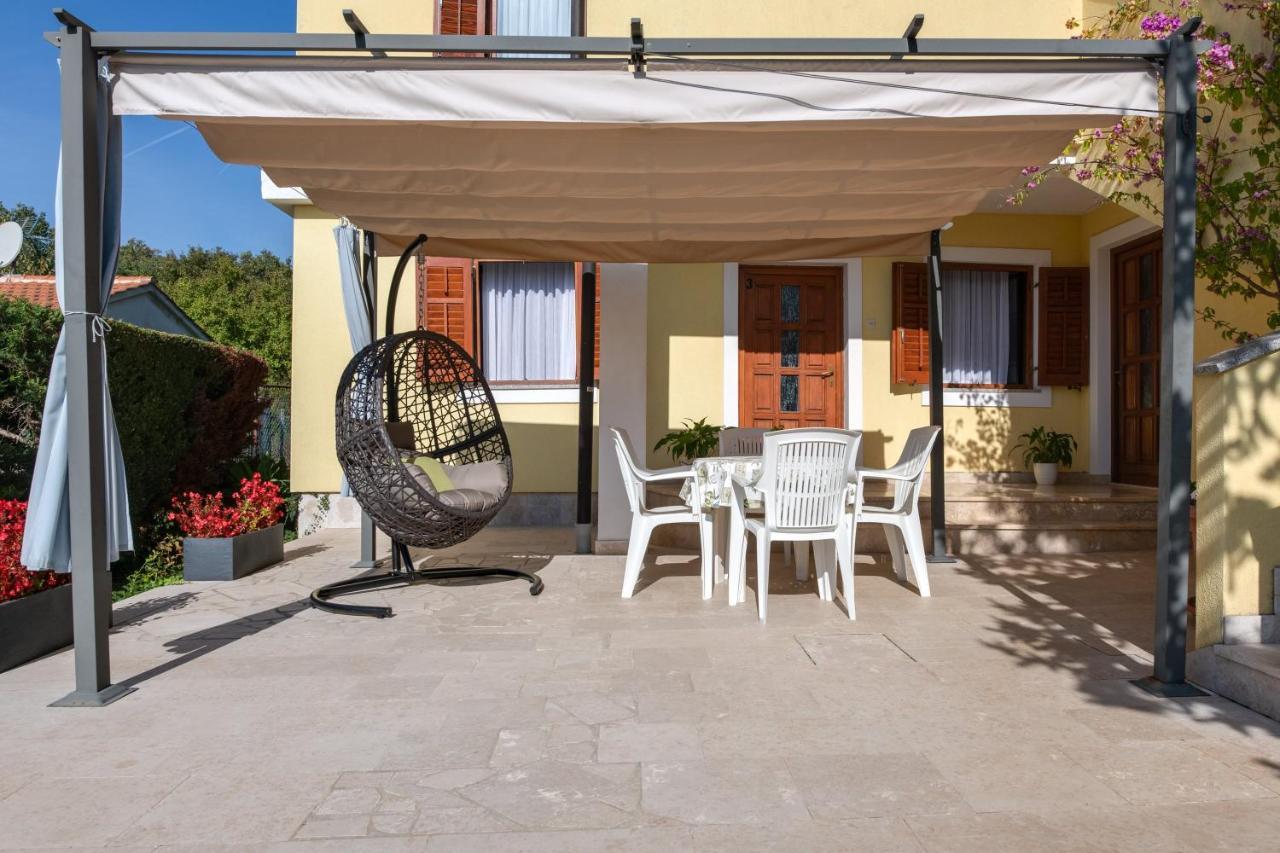 Villa Livia With Three Nice Apartments, Swimming Pool, Childrens Playground, Barbecue And Free Parking ลิทซ์ยัน ภายนอก รูปภาพ
