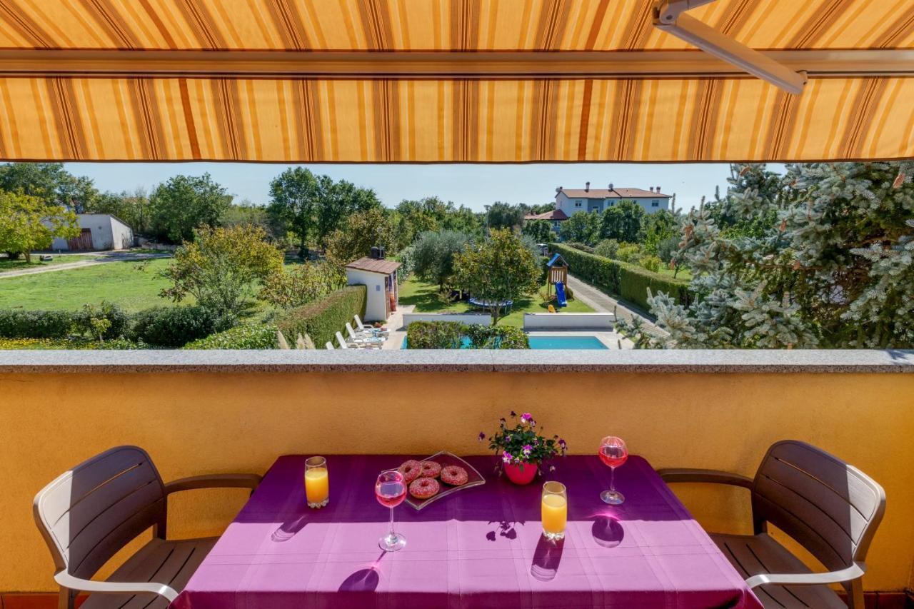 Villa Livia With Three Nice Apartments, Swimming Pool, Childrens Playground, Barbecue And Free Parking ลิทซ์ยัน ภายนอก รูปภาพ