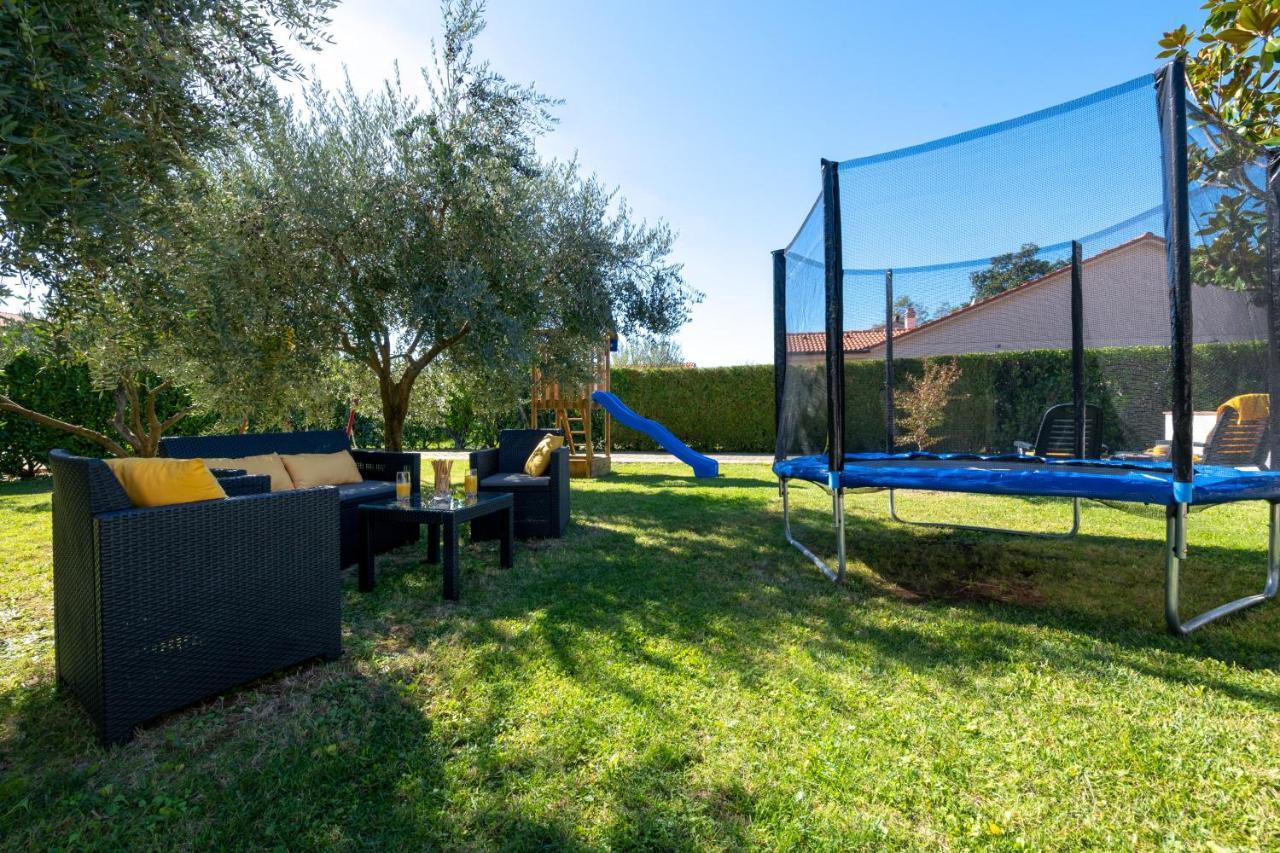 Villa Livia With Three Nice Apartments, Swimming Pool, Childrens Playground, Barbecue And Free Parking ลิทซ์ยัน ภายนอก รูปภาพ