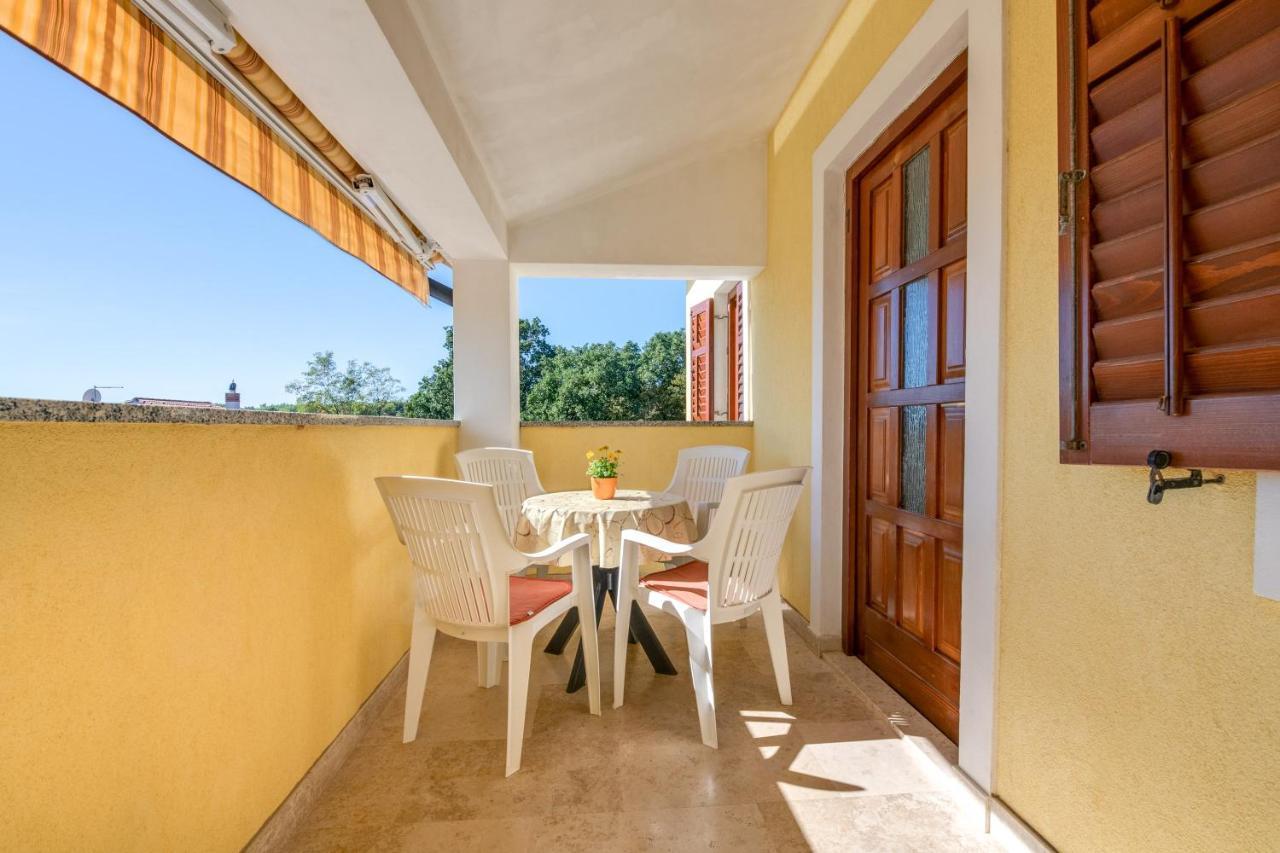 Villa Livia With Three Nice Apartments, Swimming Pool, Childrens Playground, Barbecue And Free Parking ลิทซ์ยัน ภายนอก รูปภาพ