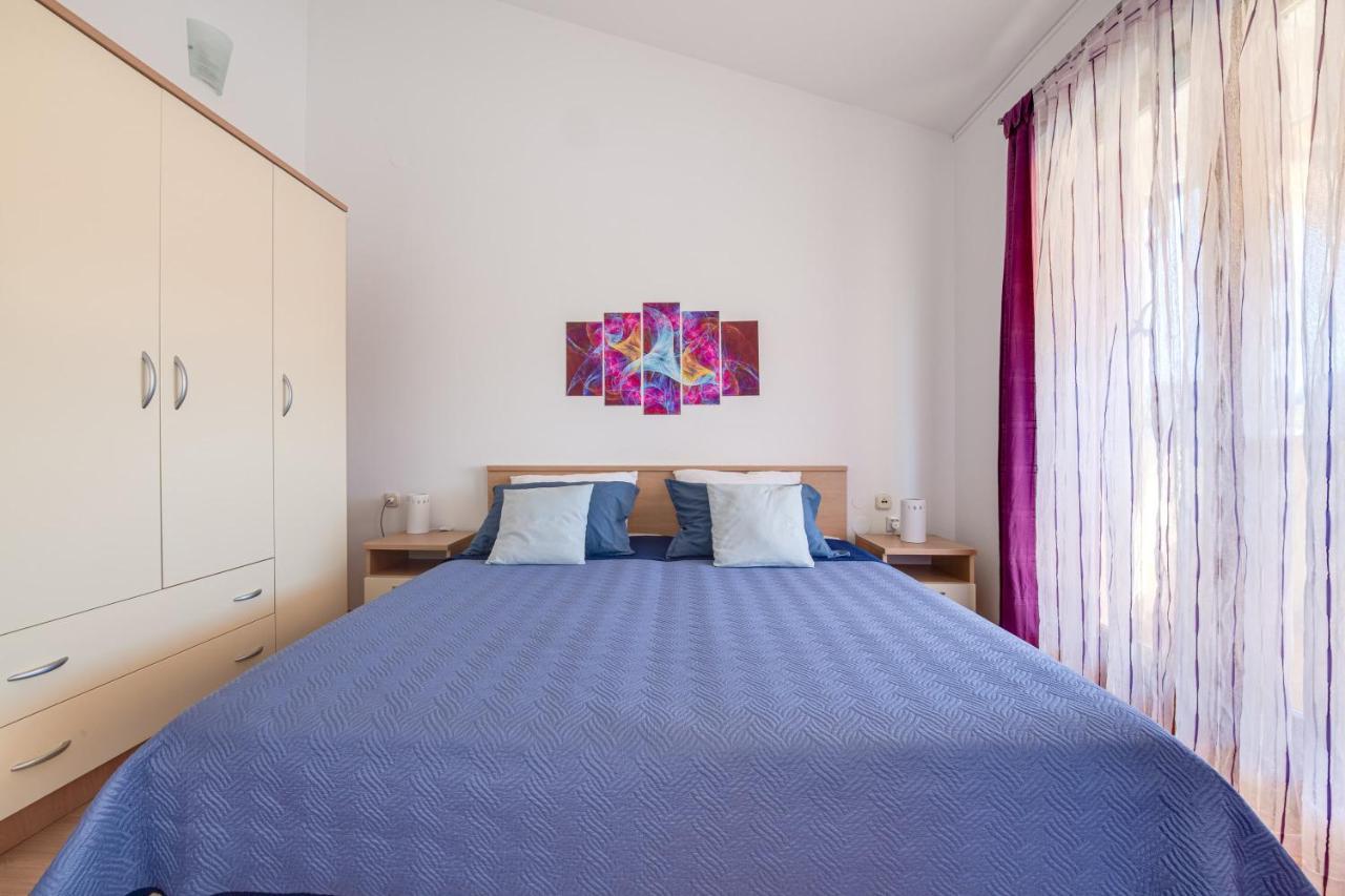 Villa Livia With Three Nice Apartments, Swimming Pool, Childrens Playground, Barbecue And Free Parking ลิทซ์ยัน ภายนอก รูปภาพ
