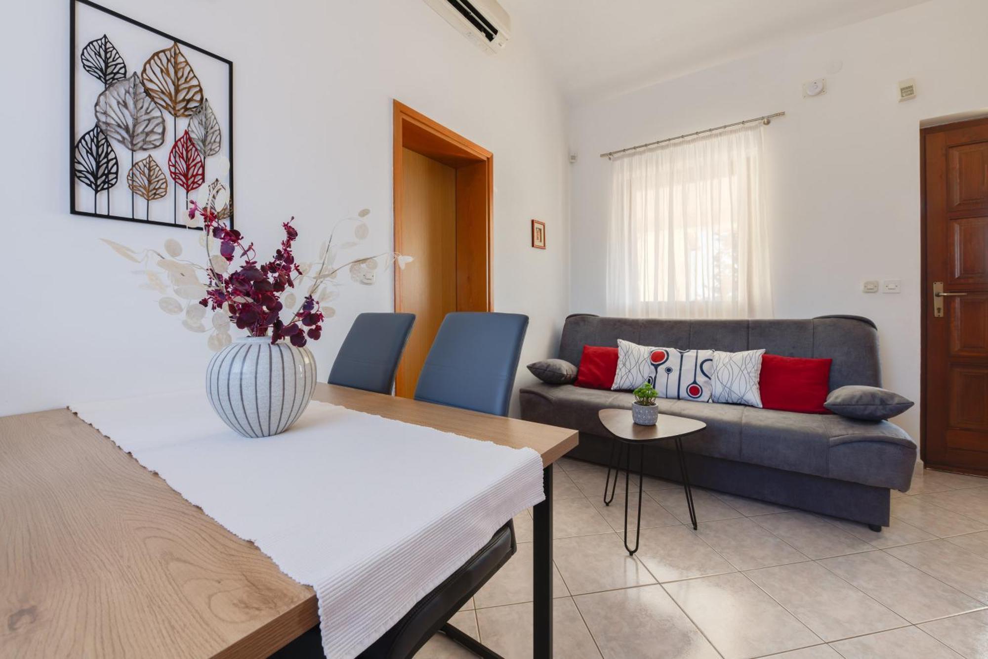 Villa Livia With Three Nice Apartments, Swimming Pool, Childrens Playground, Barbecue And Free Parking ลิทซ์ยัน ภายนอก รูปภาพ
