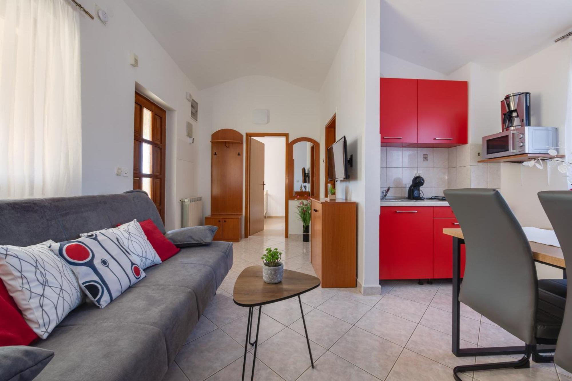 Villa Livia With Three Nice Apartments, Swimming Pool, Childrens Playground, Barbecue And Free Parking ลิทซ์ยัน ภายนอก รูปภาพ