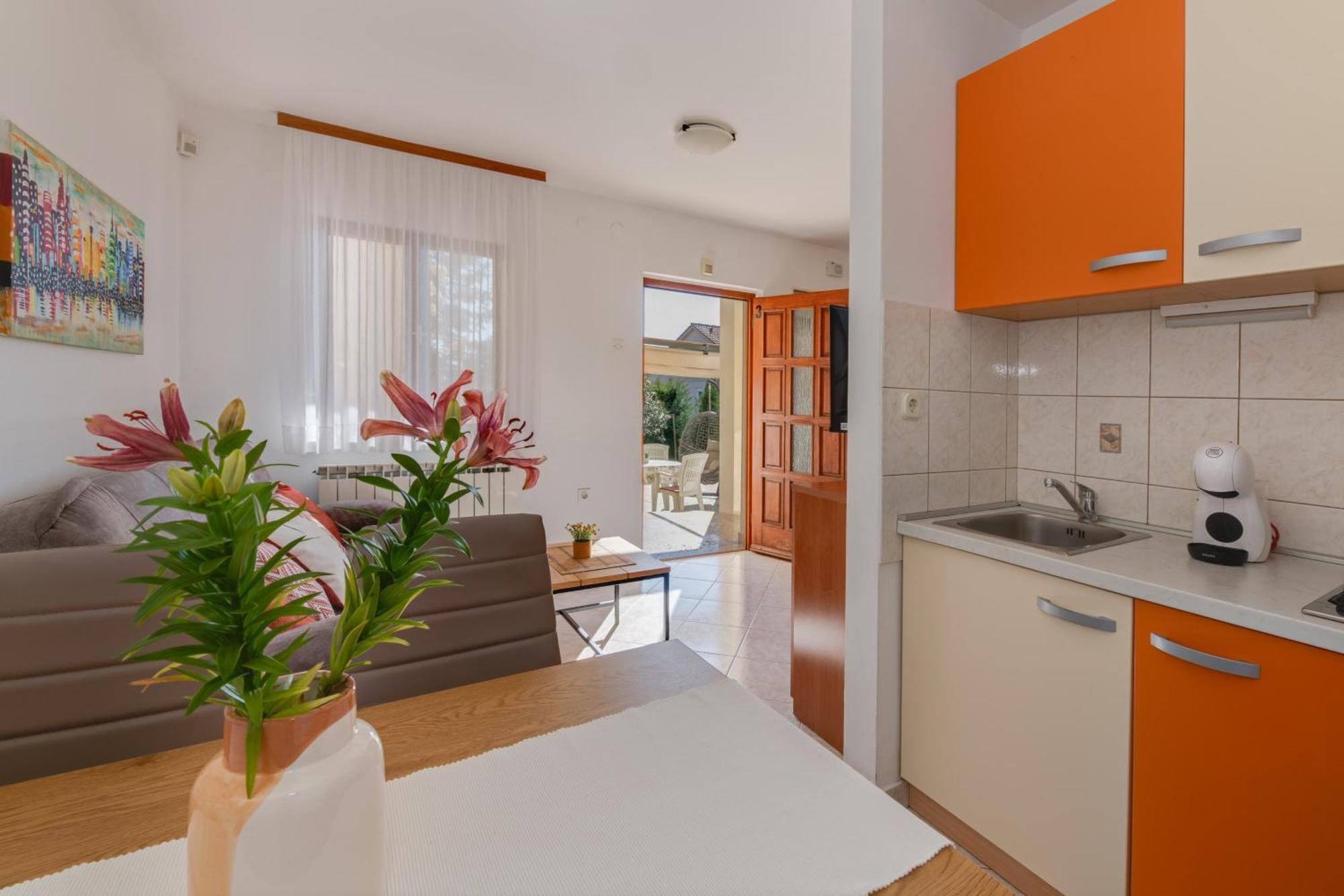Villa Livia With Three Nice Apartments, Swimming Pool, Childrens Playground, Barbecue And Free Parking ลิทซ์ยัน ภายนอก รูปภาพ