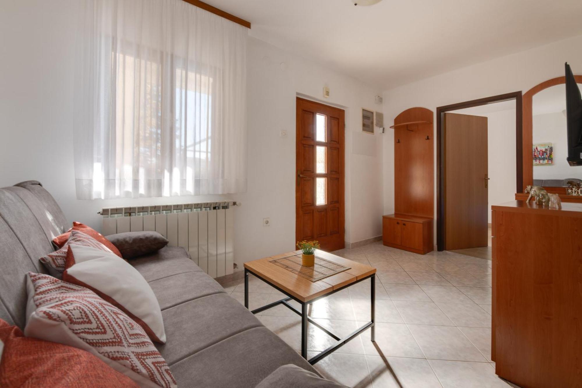 Villa Livia With Three Nice Apartments, Swimming Pool, Childrens Playground, Barbecue And Free Parking ลิทซ์ยัน ภายนอก รูปภาพ