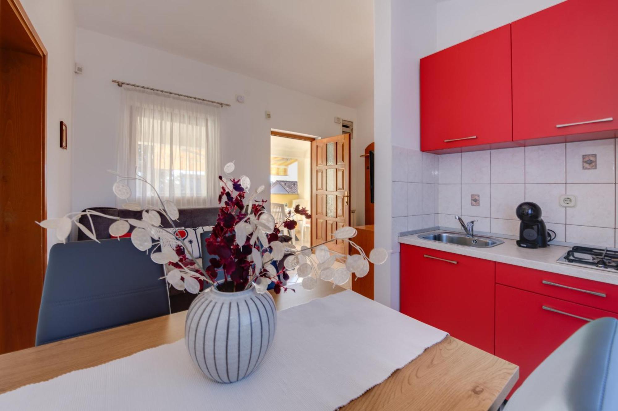 Villa Livia With Three Nice Apartments, Swimming Pool, Childrens Playground, Barbecue And Free Parking ลิทซ์ยัน ภายนอก รูปภาพ