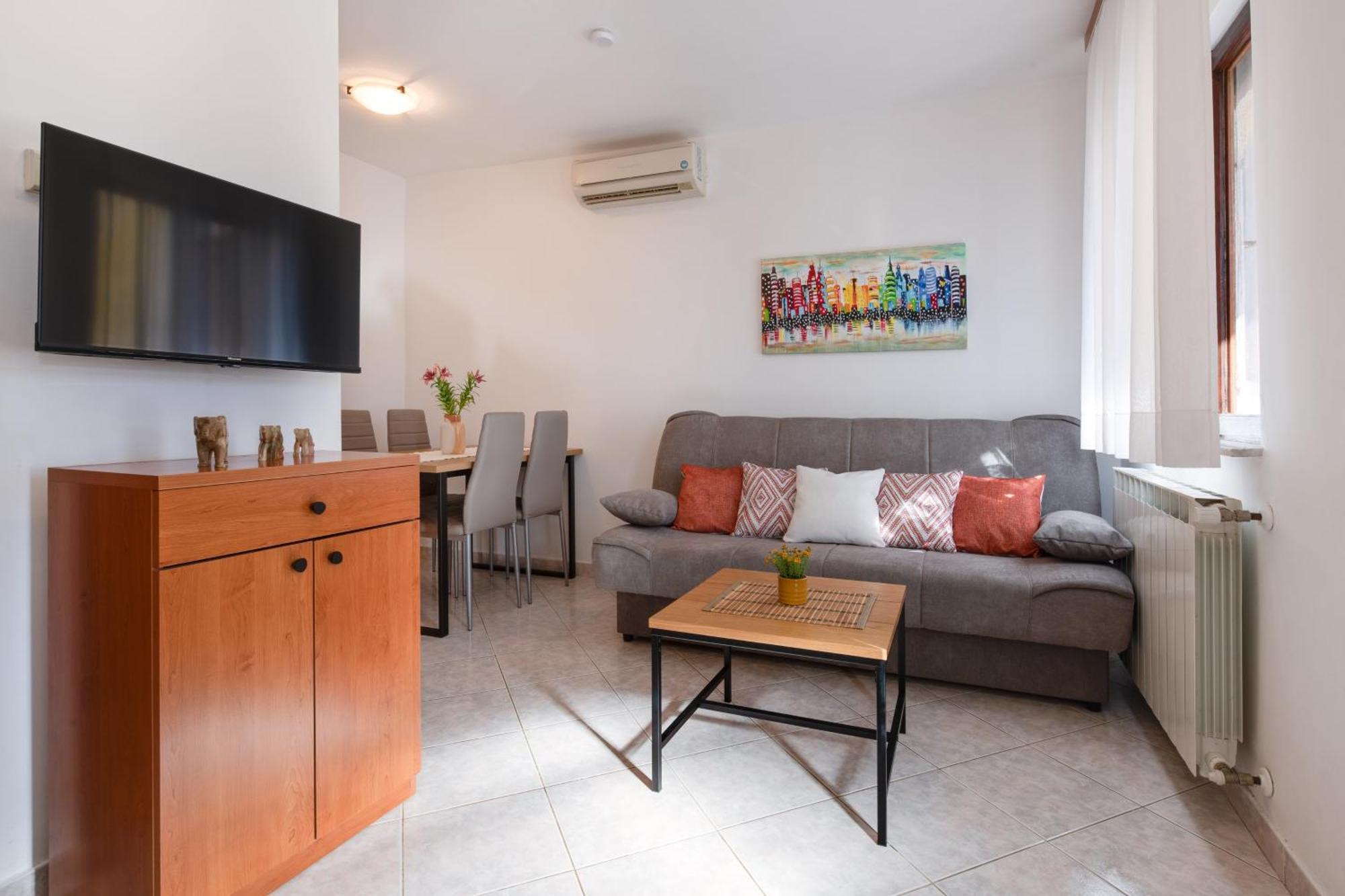 Villa Livia With Three Nice Apartments, Swimming Pool, Childrens Playground, Barbecue And Free Parking ลิทซ์ยัน ภายนอก รูปภาพ